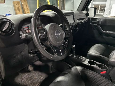 Used 2017 Jeep Wrangler Unlimited Sahara image 10