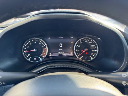 Used 2021 Jeep Renegade Latitude FWD image 12