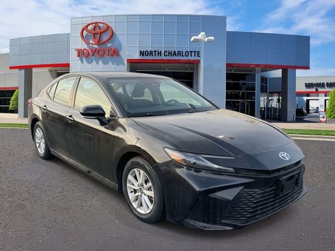 Used 2025 Toyota Camry LE image 1