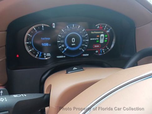Used 2016 Cadillac Escalade Platinum RWD image 8