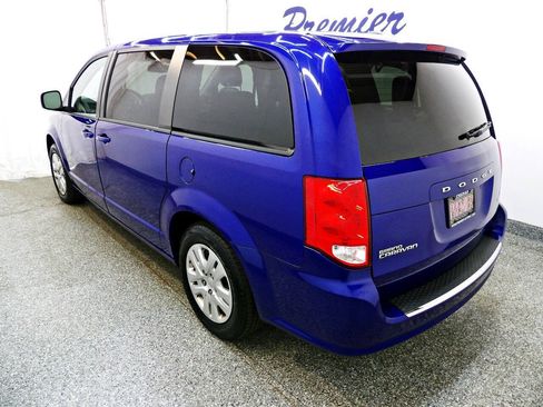 Used 2018 Dodge Grand Caravan SE w/ UConnect Hands-Free Group FWD image 4