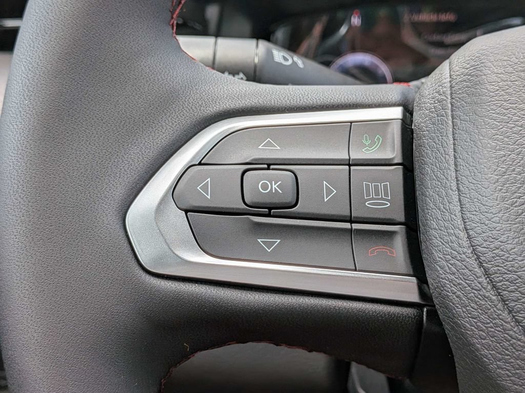 New 2026 Jeep Compass Trailhawk w/ Sun, Sound & Navigation Group AWD/4WD image 33