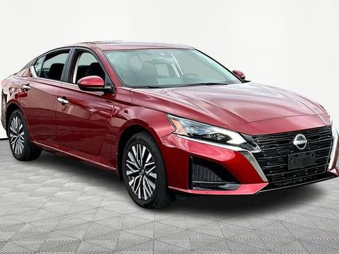 Used 2023 Nissan Altima 2.5 SV w/ SV Premium Package image 1