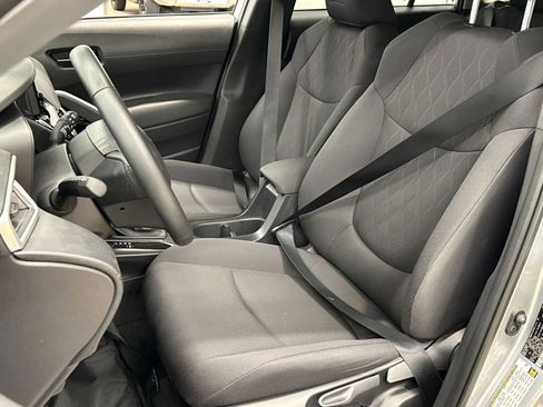 Used 2025 Toyota Corolla Cross LE AWD/4WD image 14