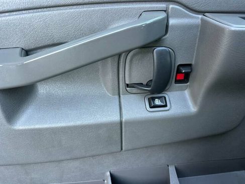 Used 2017 GMC Savana 2500 image 13