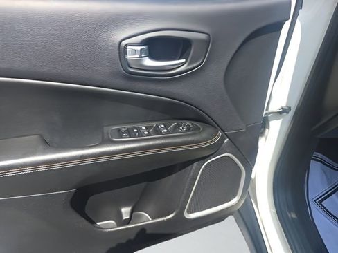 Used 2024 Volkswagen Tiguan SE image 30