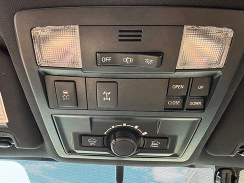 Used 2017 Toyota Tacoma TRD Off-Road w/ Premium & Technology Package image 30