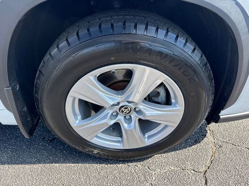 Used 2023 Toyota Highlander LE image 13