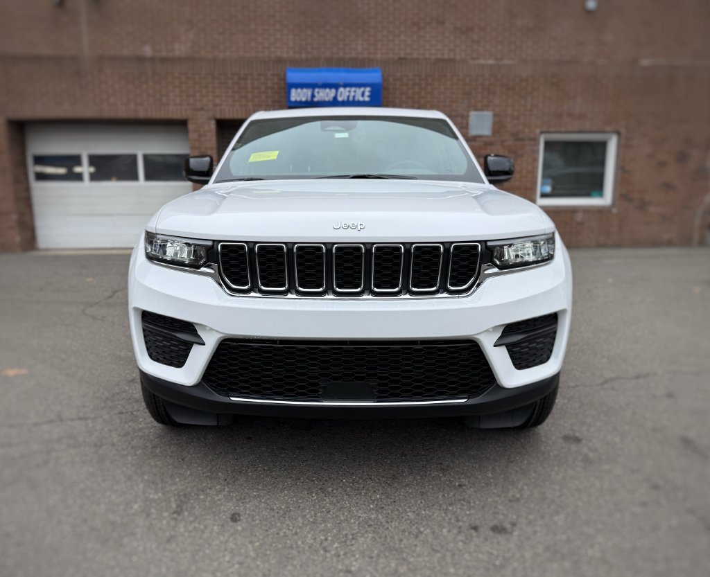 New 2026 Jeep Grand Cherokee Laredo X AWD/4WD image 2