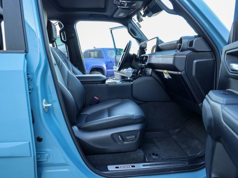 Used 2025 Toyota Land Cruiser image 39