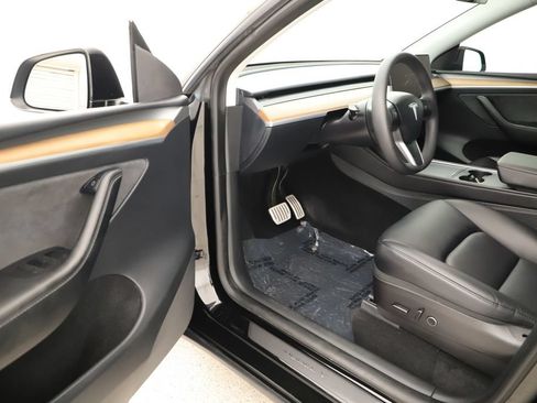 Used 2023 Tesla Model Y Performance AWD/4WD image 14