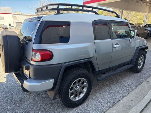 Used 2012 Toyota FJ Cruiser 4WD w/ Upgrade Pkg image 3