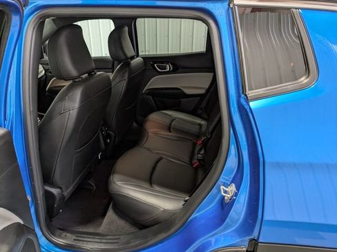 Used 2025 Jeep Compass Limited AWD/4WD image 9