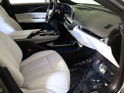 Used 2024 Cadillac Lyriq Luxury AWD/4WD image 35
