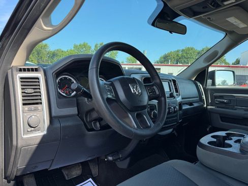 Used 2018 RAM 1500 Classic SLT AWD/4WD image 14