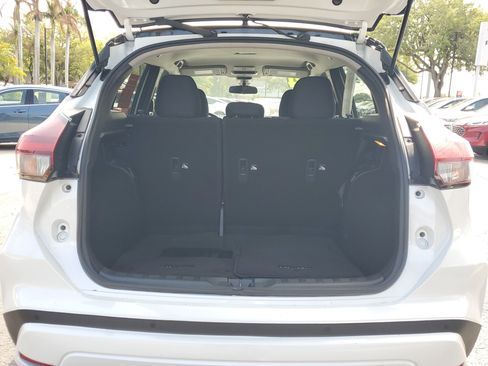 Certified 2024 Nissan Kicks SR image 10