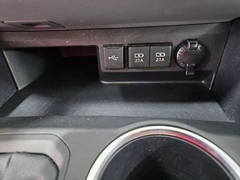 Used 2021 Toyota Highlander LE image 23