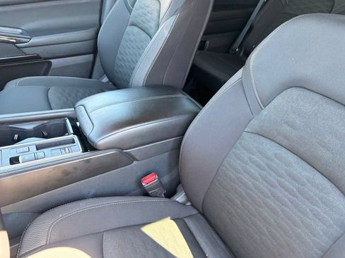 Certified 2025 Nissan Pathfinder SV FWD image 17