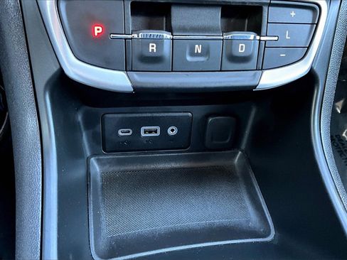 Used 2022 GMC Terrain SLE image 32