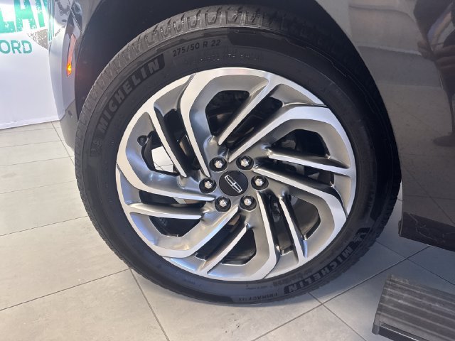Used 2025 Lincoln Navigator Reserve AWD/4WD image 28