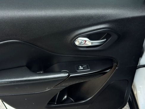 Used 2020 Jeep Cherokee Latitude Plus FWD image 16