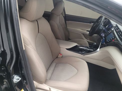 Used 2018 Toyota Camry LE image 21