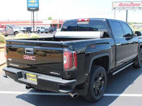 Used 2018 GMC Sierra 1500 Denali w/ Denali Ultimate Package AWD/4WD image 8