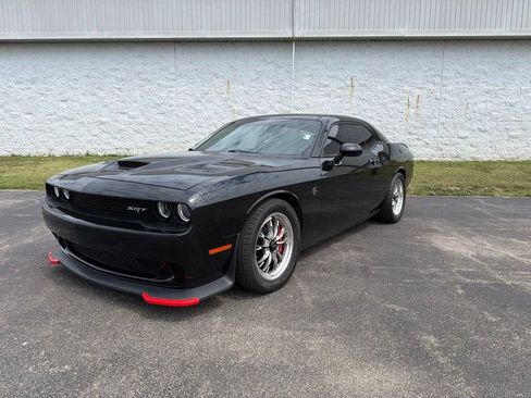 Used 2016 Dodge Challenger SRT Hellcat RWD image 1