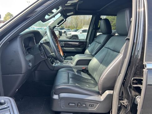 Used 2017 Lincoln Navigator Reserve image 9