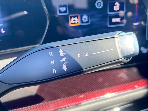 Used 2024 Chevrolet Traverse RS image 23