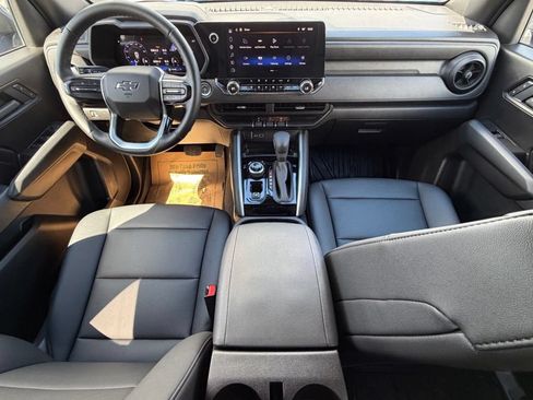 Used 2025 Chevrolet Colorado Trail Boss AWD/4WD image 12