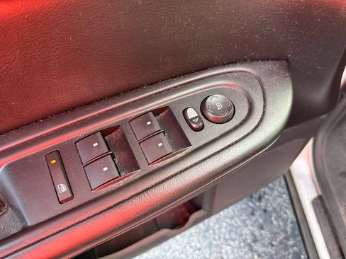 Used 2015 GMC Acadia SLE FWD image 16