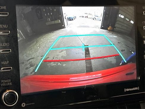 Used 2021 Toyota Corolla LE image 27