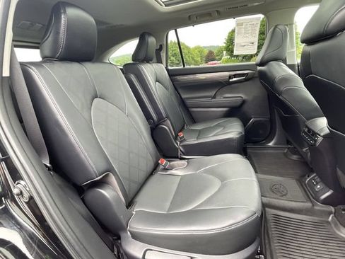 Used 2023 Toyota Highlander Platinum AWD/4WD image 23