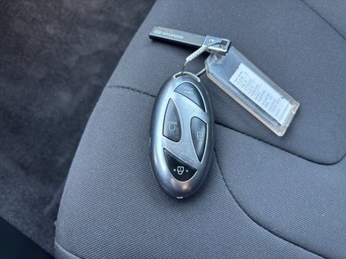Used 2025 Hyundai Elantra SEL FWD image 24