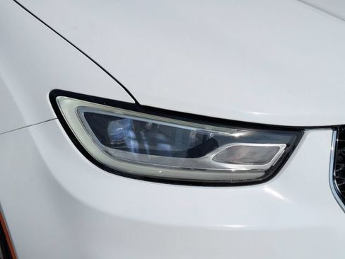 Used 2024 Chrysler Pacifica Limited FWD image 10