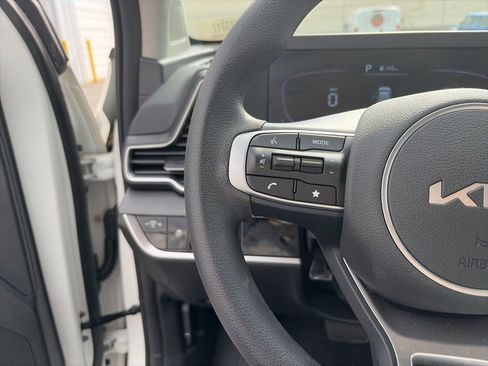 Used 2023 Kia Sportage LX image 17