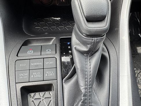 Used 2025 Toyota RAV4 XLE AWD/4WD image 21