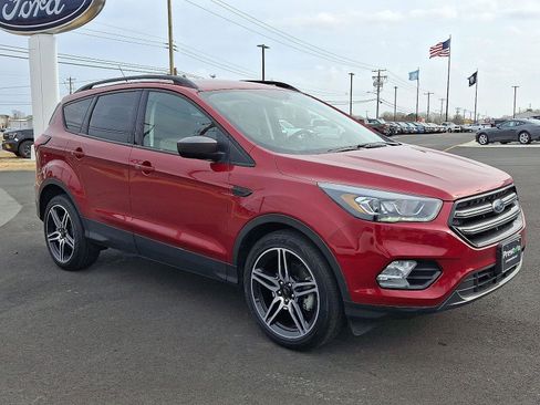 Used 2019 Ford Escape SEL image 3