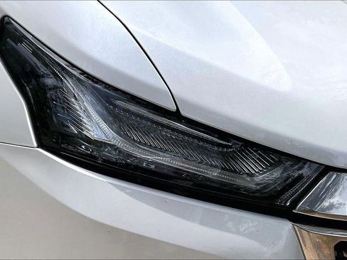 Used 2023 Chevrolet Traverse High Country w/ LPO, Floor Liner Package AWD/4WD image 32