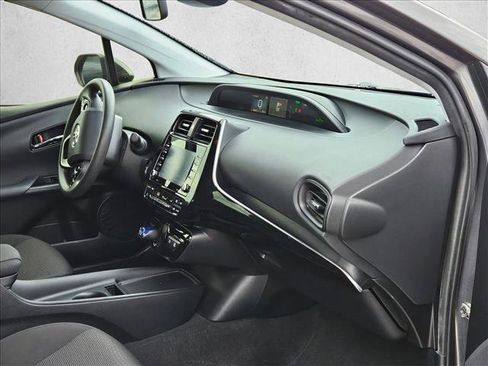 Used 2022 Toyota Prius LE FWD image 18