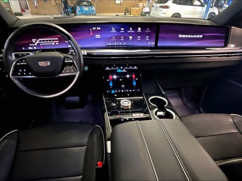 Used 2025 Cadillac Escalade Sport image 14