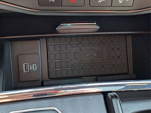 Used 2023 Ford Expedition Platinum image 26