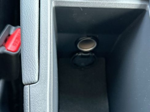 Certified 2025 Nissan Kicks SR image 21