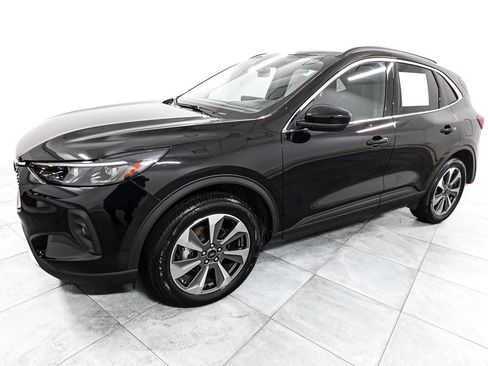 Certified 2025 Ford Escape Platinum AWD/4WD image 4
