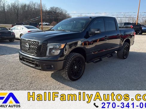 Used 2018 Nissan Titan SV w/ SV Convenience Package image 1