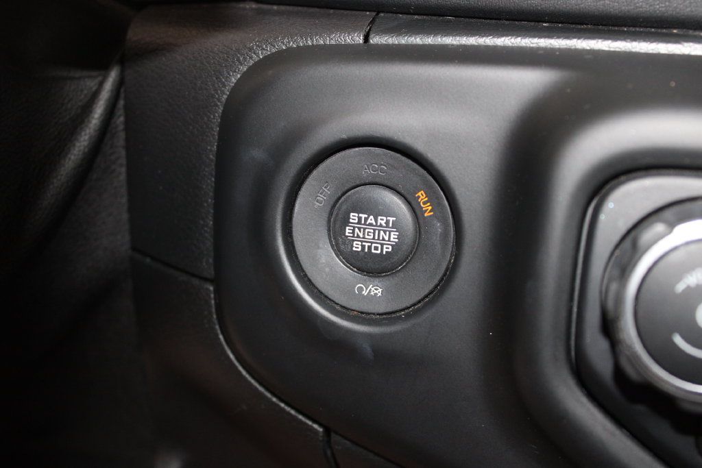 Used 2018 Jeep Wrangler Unlimited Sahara AWD/4WD image 37