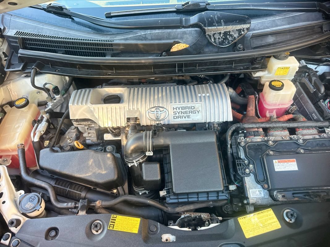 Used 2014 Toyota Prius Five FWD image 28