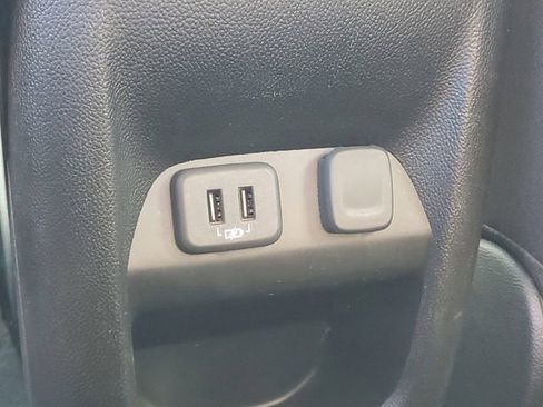 Used 2022 Chevrolet Colorado Z71 w/ Z71 Midnight Edition image 31