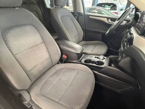 Used 2020 Ford Escape SE image 9